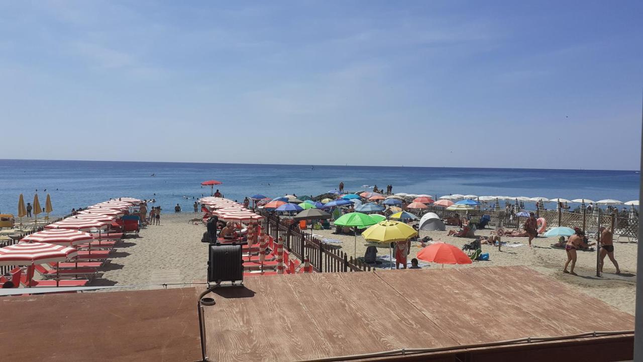 La Casa Di Pepe Pietra Ligure Exterior foto